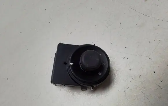 Opel Insignia A Wing mirror switch 13271827