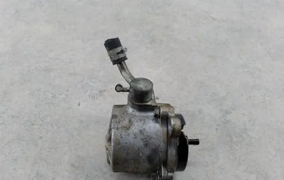 Mazda 5 Vacuum pump RF7J18G00