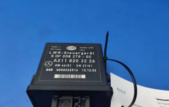 Mercedes-Benz E W211 Light module LCM 5DF00827800 A2118203226
