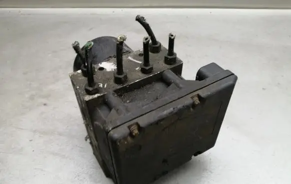 Volkswagen Golf IV ABS Pump 1J0614217A 1J0907379A