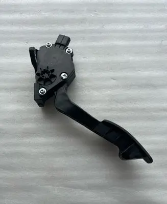 Accelerator throttle pedal