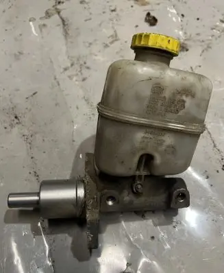 Jeep Cherokee III KJ Master brake cylinder