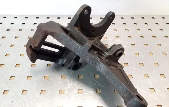 Hyundai Terracan Power steering pump mounting bracket 