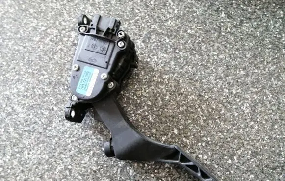 Volkswagen Transporter - Caravelle T5 Accelerator throttle pedal 7H1723503