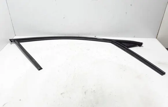 Volvo S60 Rubber seal front door (on door) 32274404