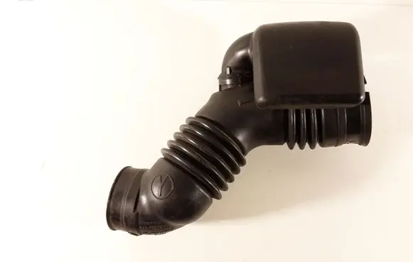 Subaru Impreza III Air intake hose/pipe B033