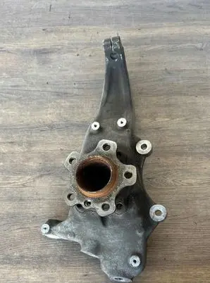 BMW 5 G30 G31 Front wheel hub spindle knuckle 6884386