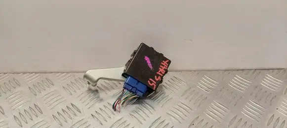 Toyota Yaris Day light relay 8281052050 8264212050