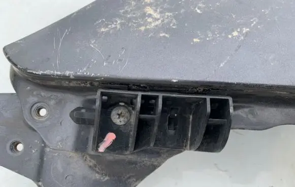 Front bumper mounting bracket