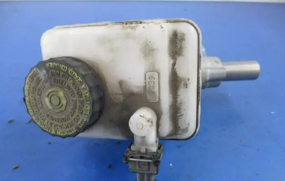 Peugeot 107 Master brake cylinder 0204Y21821