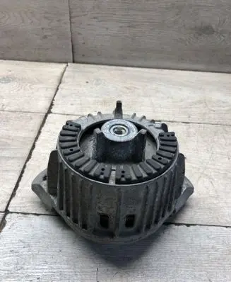 Mercedes-Benz E W212 Engine mount bracket A2122404217