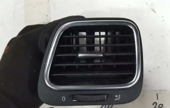 Volkswagen Eos Dashboard side air vent grill/cover trim