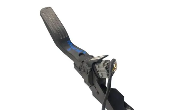 Ford Mondeo Mk III Accelerator throttle pedal 2S719F836CA 404000000440