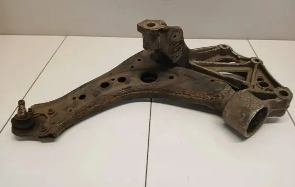 Volkswagen Polo IV 9N3 Front control arm