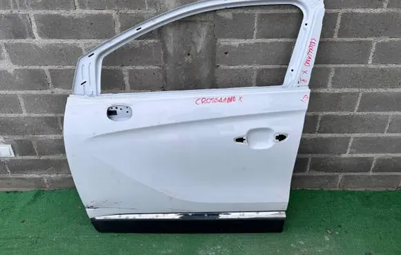 Opel Crossland X Front door 