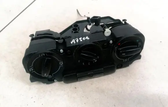 Volkswagen PASSAT B6 Climate control unit