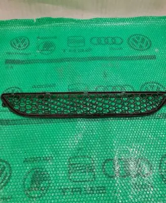 Volvo S60 Front bumper lower grill 30795021