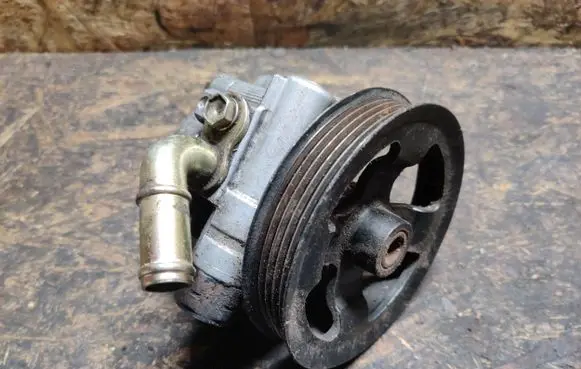 Toyota Corolla Verso AR10 Power steering pump U4F05258