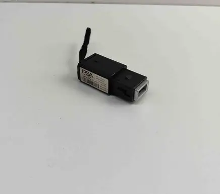 Opel Mokka B USB socket connector 98217039DX