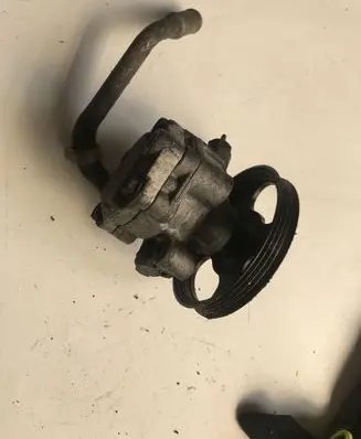 Mazda Xedos 6 Power steering pump