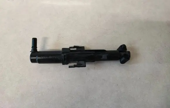 BMW 6 F12 F13 Headlight washer spray nozzle 7246087