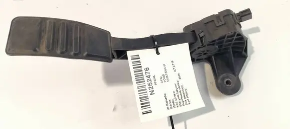 Accelerator throttle pedal