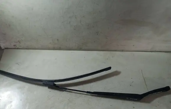 Volkswagen Golf V Front wiper blade arm 1Q1955409