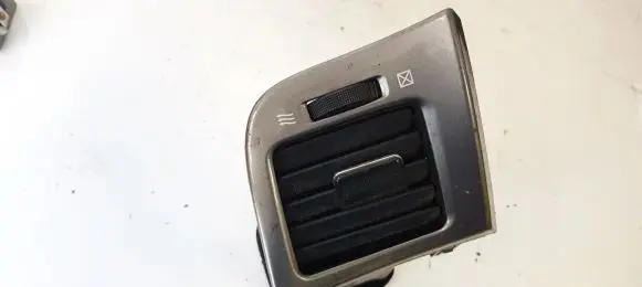 Toyota Avensis Verso Dash center air vent grill 5565044080 55650-44050
