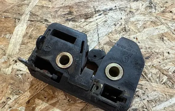 Volkswagen Polo III 6N 6N2 6NF Tailgate lock latch 6N0827505A