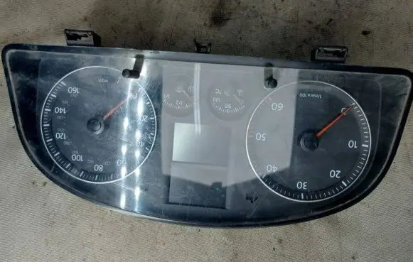 Volkswagen Touran I Speedometer (instrument cluster) 1T0920950G V3550110 VWZ7Z0C8563647