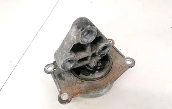 Opel Zafira A Engine mount bracket