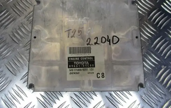 Toyota Avensis T250 Engine control unit/module 89661-05C80