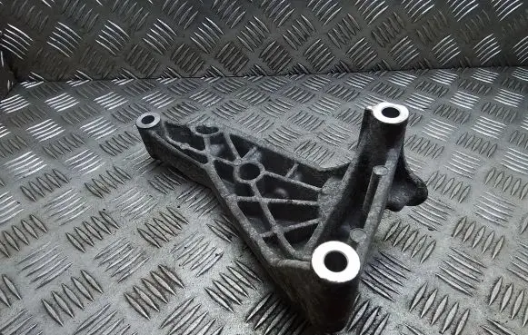 Volkswagen Transporter - Caravelle T5 Engine mounting bracket 03L199207B