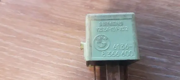 BMW 7 E38 Indicator relay 61368366600