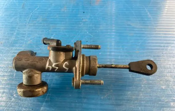 Hyundai i20 (PB PBT) Clutch master cylinder