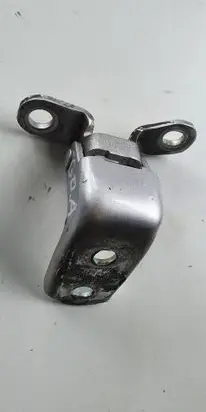 Honda CR-V Rear door lower hinge