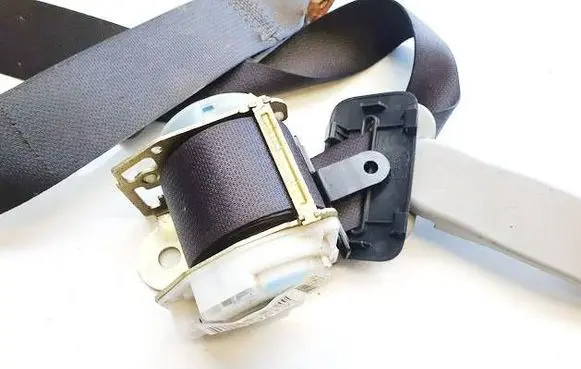 Rear seatbelt