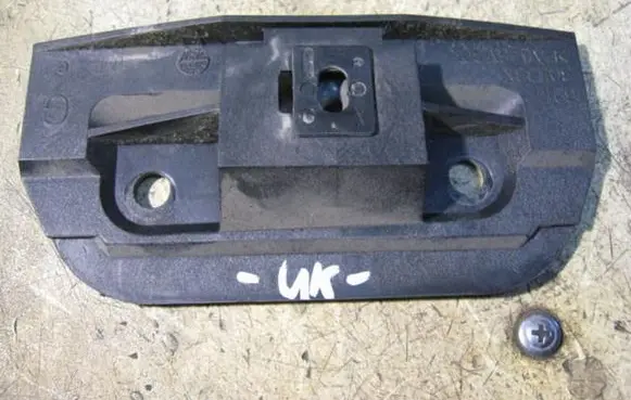 Rear door exterior handle/bracket