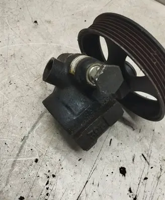 Opel Vectra B Power steering pump 90495957 26044812