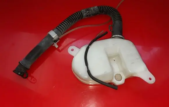 Mitsubishi Pajero Sport I Windshield washer fluid reservoir/tank 860141145