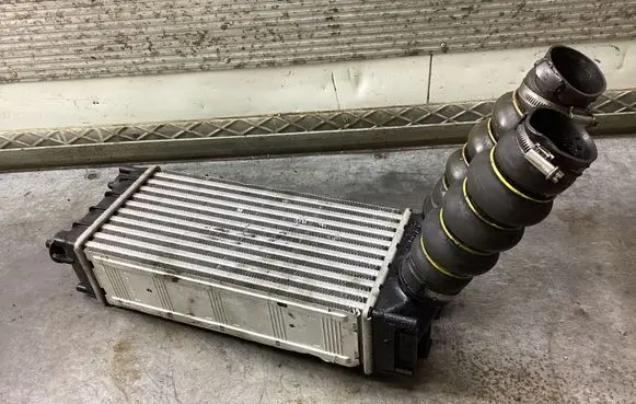 Citroen C4 I Picasso Intercooler radiator 2M152929 M136026