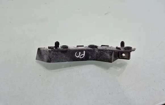 Front bumper mounting bracket