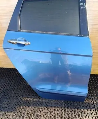 Honda FR-V Rear door