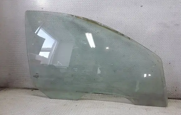 Ford Focus Front door window glass four-door