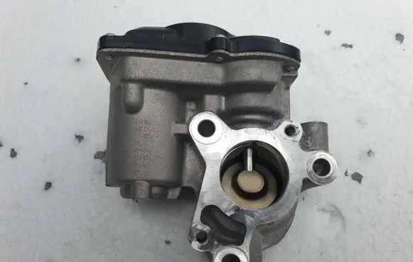 Renault Trafic III (X82) EGR valve 147100361R HMLGT0871R HU1501000461