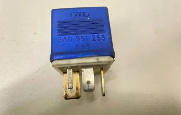 Audi A6 S6 C5 4B Other relay 8A0951253