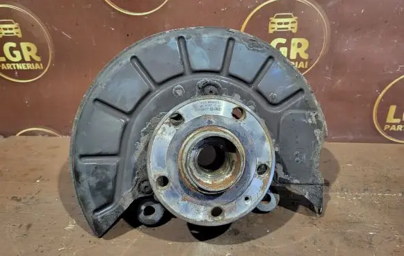 Skoda Octavia Mk2 (1Z) Front wheel hub spindle knuckle