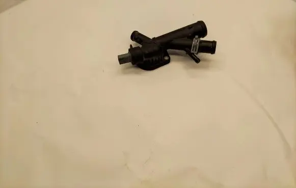 Volkswagen PASSAT B7 Engine coolant pipe/hose 03L121131AA