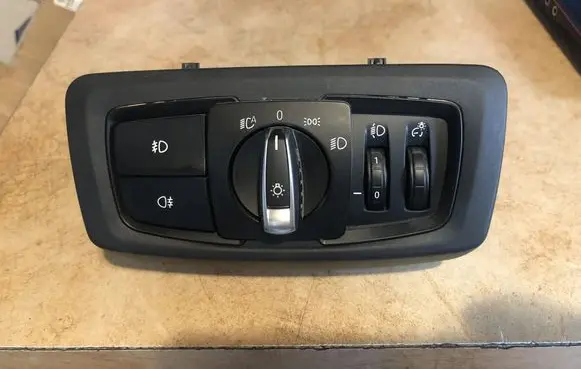BMW 2 F45 Light switch 6824890