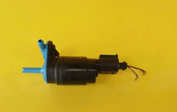 Mercedes-Benz E W210 Windscreen/windshield washer pump A0335450228